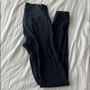 Black Lululemon wunder under leggings